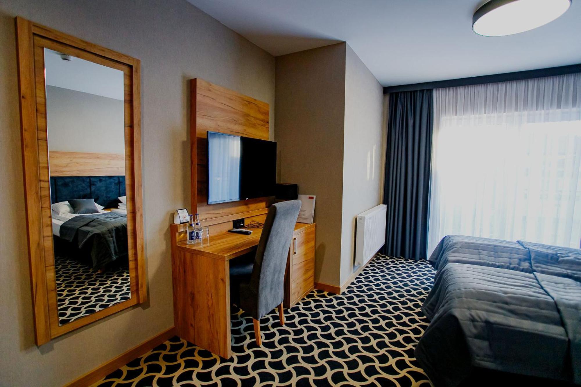 Hotel Coloseum Jaroslaw Ngoại thất bức ảnh