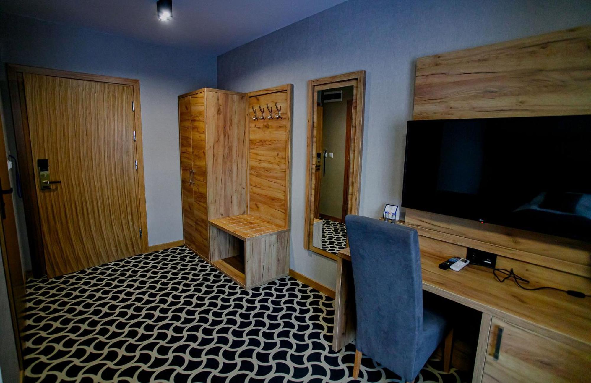 Hotel Coloseum Jaroslaw Ngoại thất bức ảnh