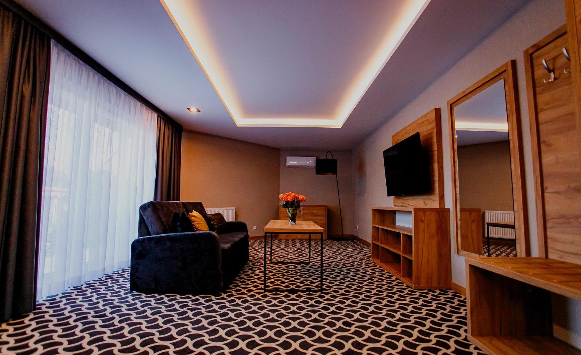 Hotel Coloseum Jaroslaw Ngoại thất bức ảnh