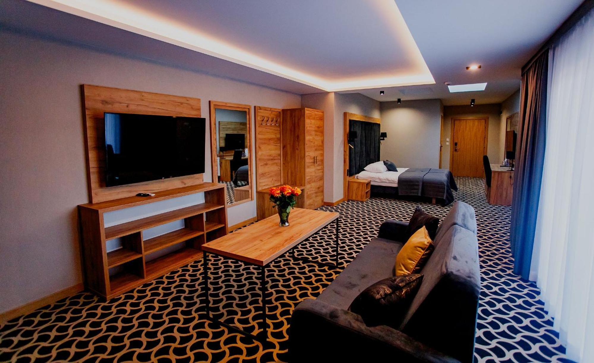 Hotel Coloseum Jaroslaw Ngoại thất bức ảnh