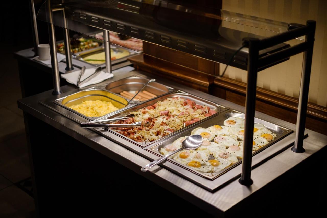 Hotel Coloseum Jaroslaw Ngoại thất bức ảnh