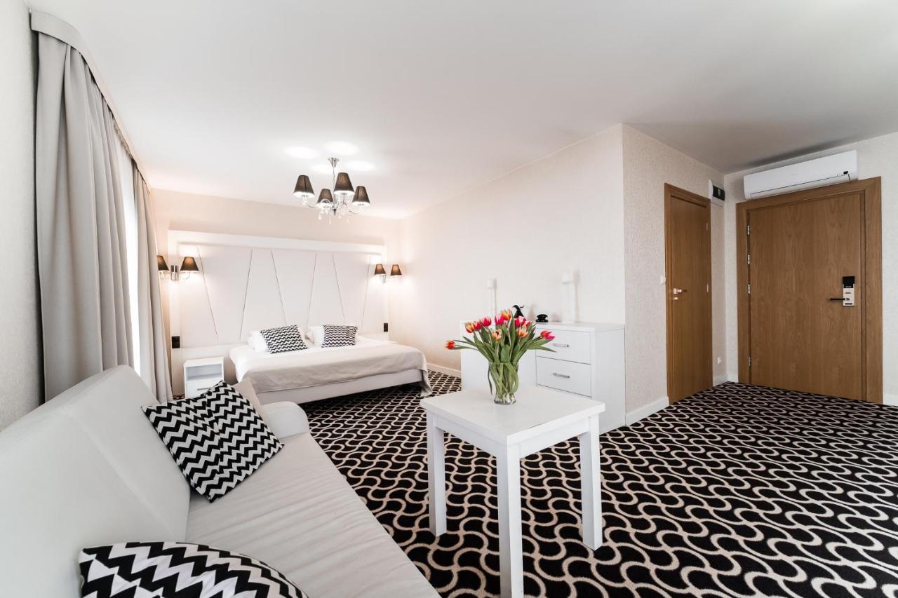 Hotel Coloseum Jaroslaw Ngoại thất bức ảnh